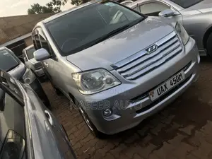 Toyota Noah 2004 Silver