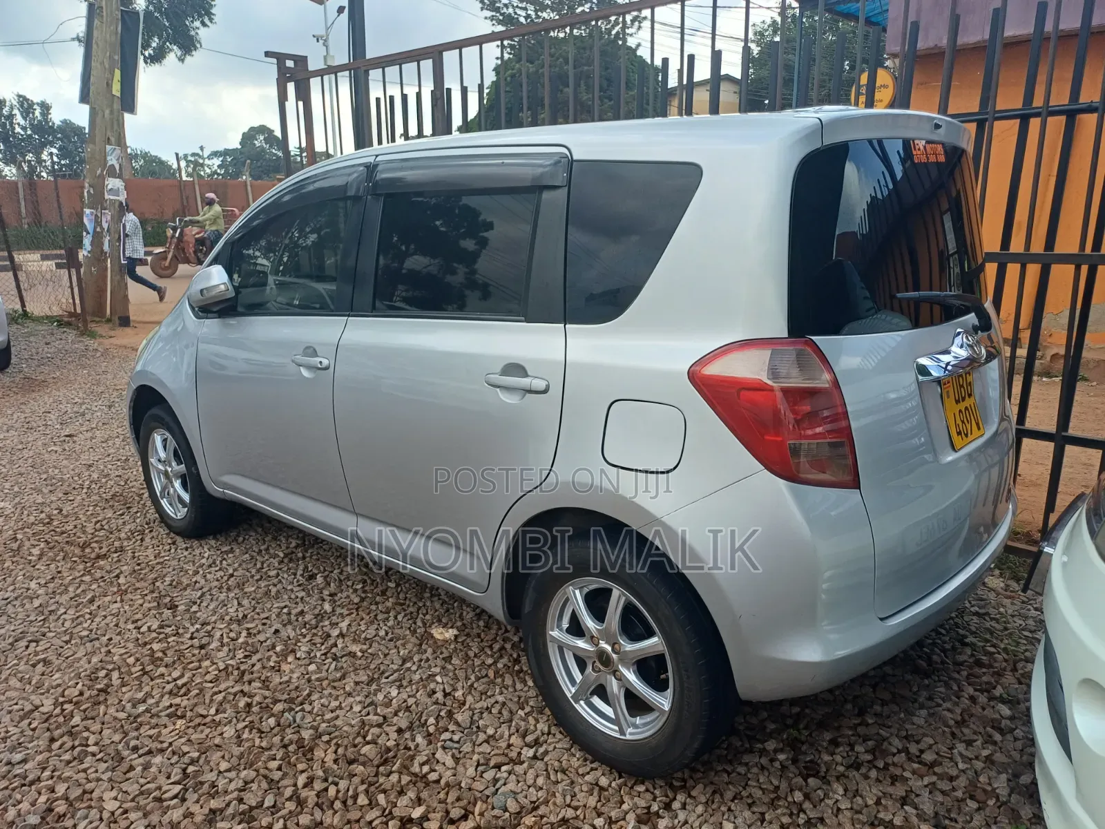 Toyota Ractis 2007 Silver