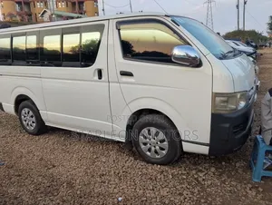 Toyota HiAce 2011 White
