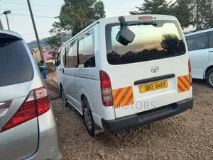 Toyota HiAce 2011 White