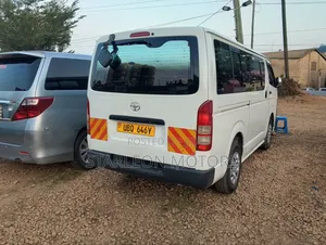 Toyota HiAce 2011 White