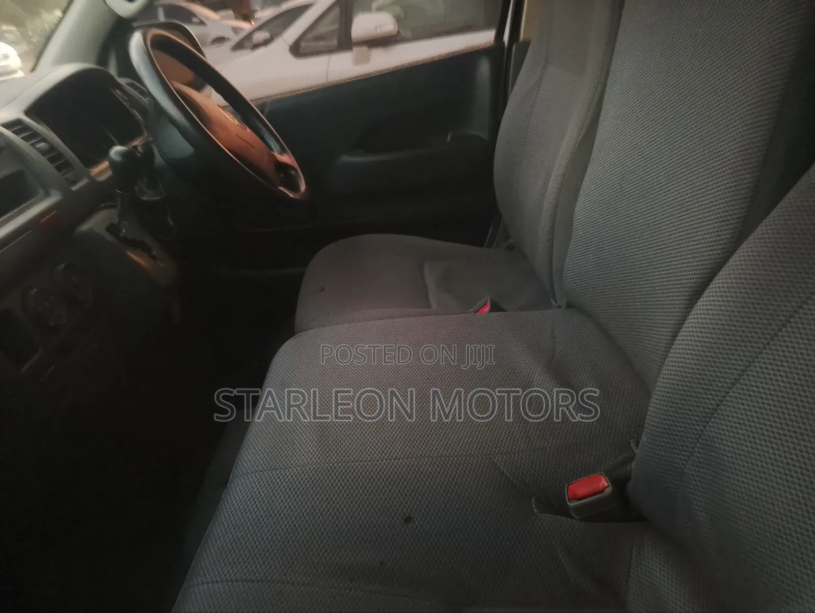 Toyota HiAce 2011 White