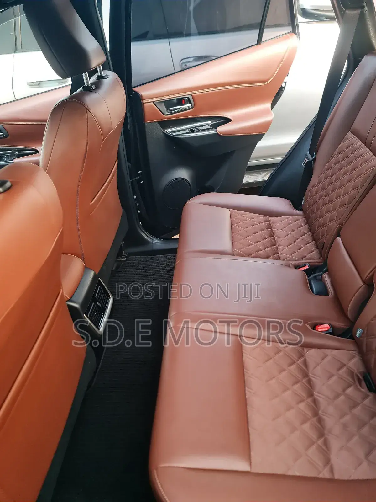 Toyota Harrier 2.0 2016 Black