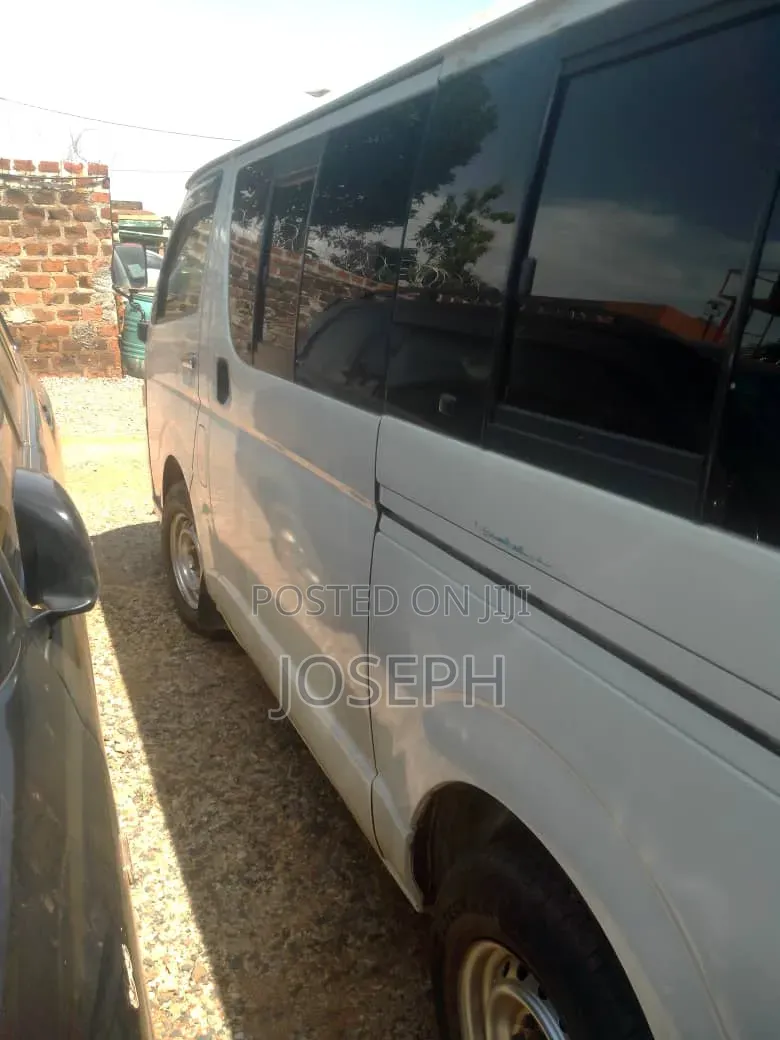 Toyota Grand HiAce 1995 White