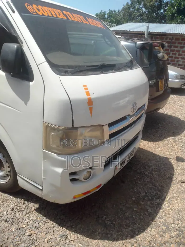 Toyota Grand HiAce 1995 White