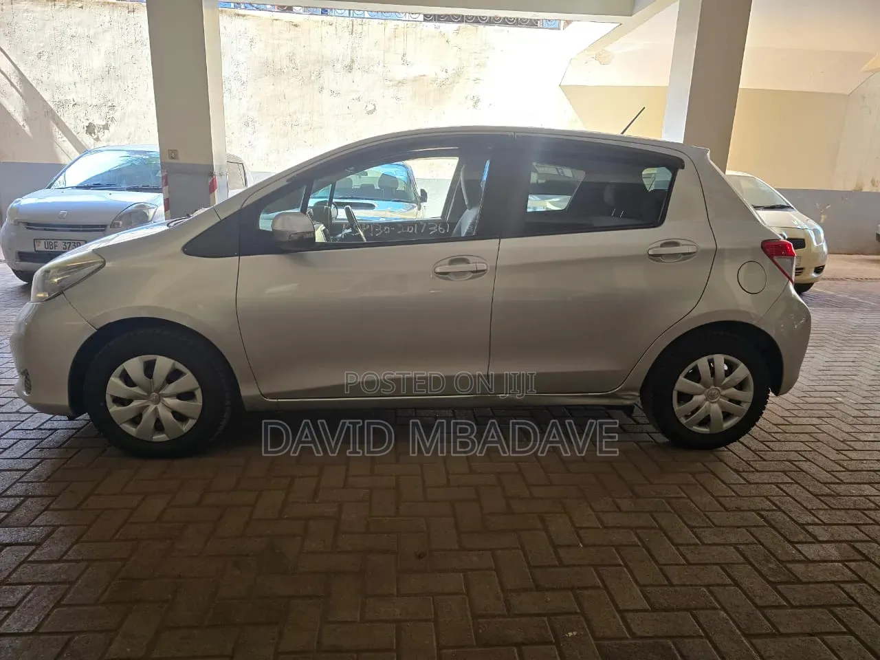 Toyota Vitz 1.0 FWD 5dr 2011 Silver
