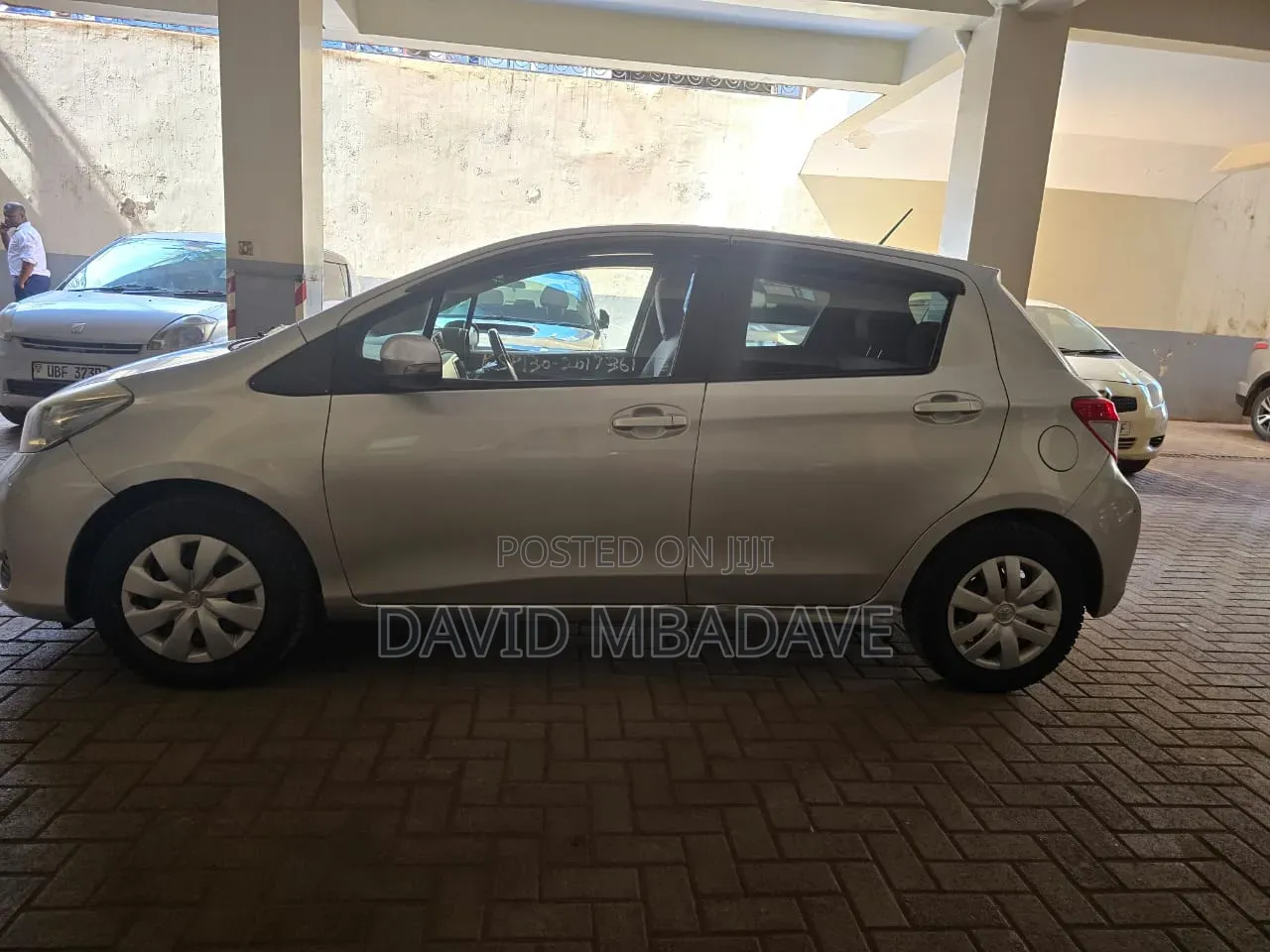 Toyota Vitz 1.0 FWD 5dr 2011 Silver