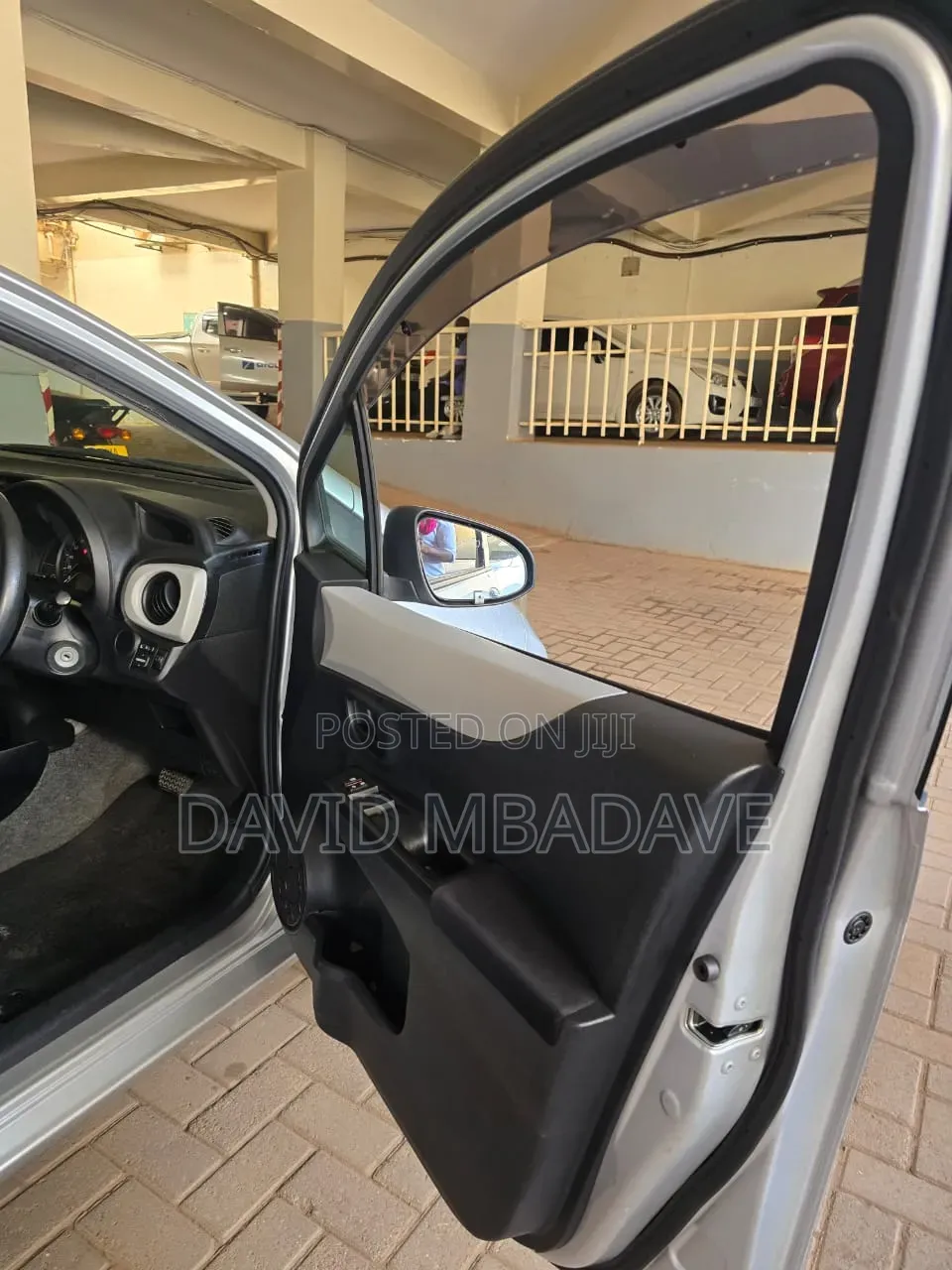 Toyota Vitz 1.0 FWD 5dr 2011 Silver