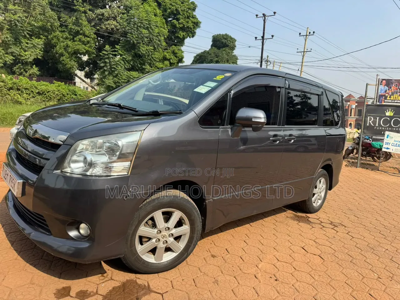 Toyota Noah 2009 Gray