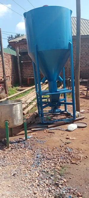 2000kgs Vertical Mixer. ( Animal Feeds / Adhessive Cement)