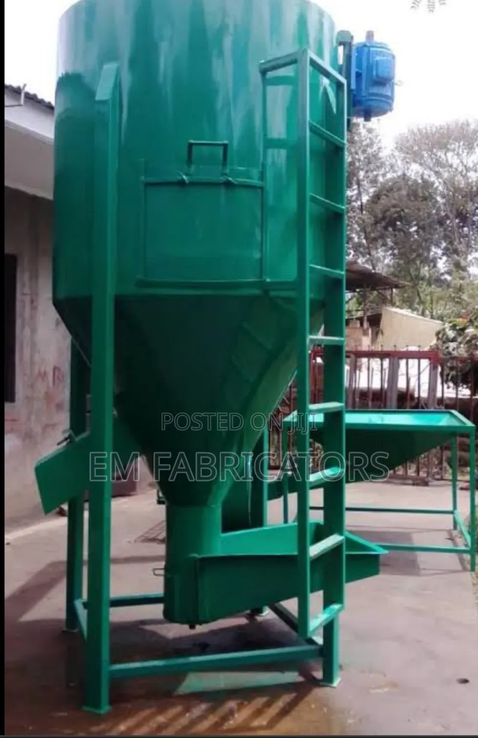 2000kgs Vertical Mixer. ( Animal Feeds / Adhessive Cement)