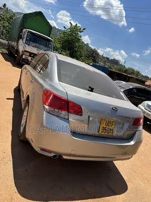 Subaru Legacy 2010 Silver