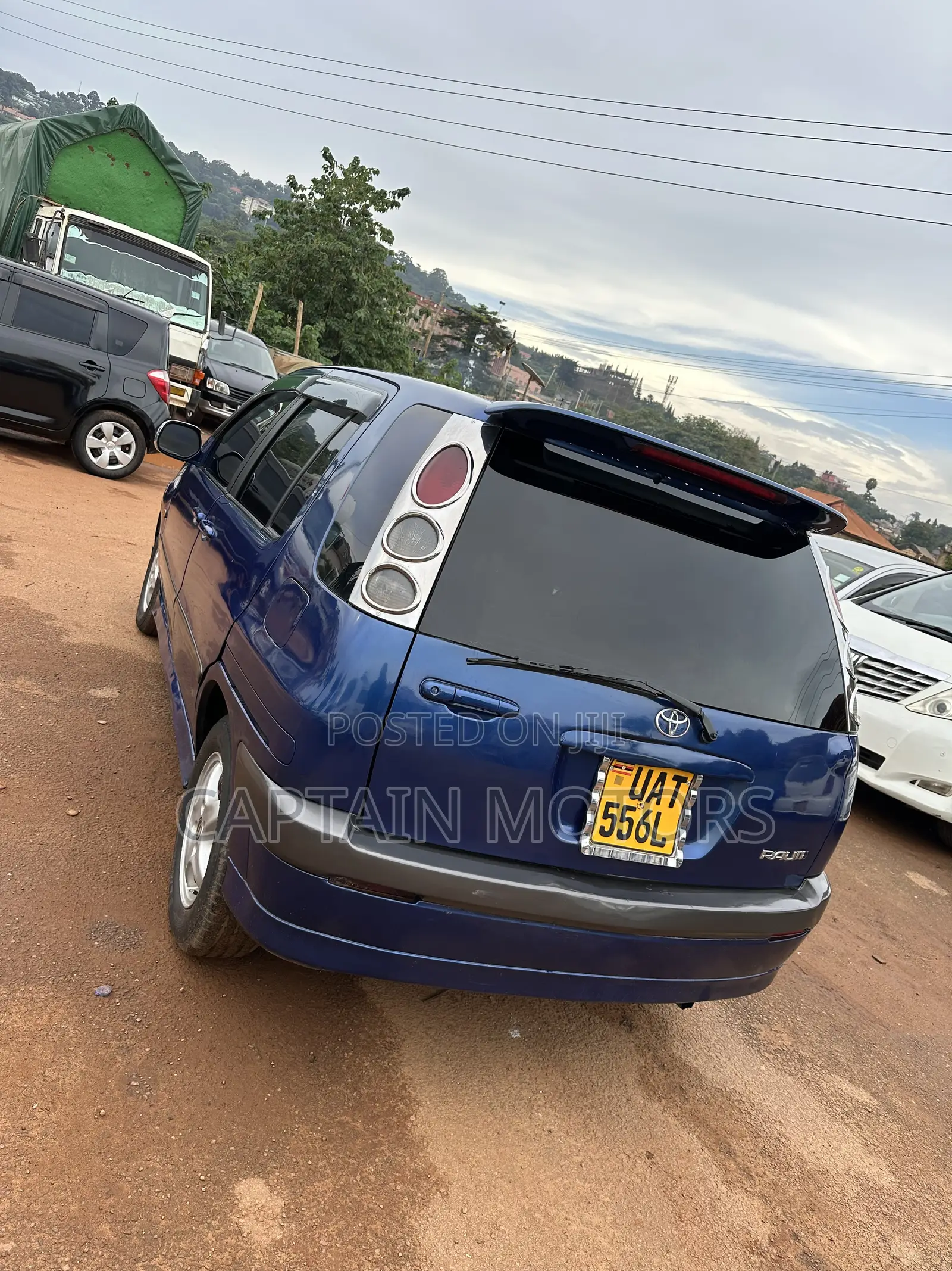 Toyota Raum 2000 Blue