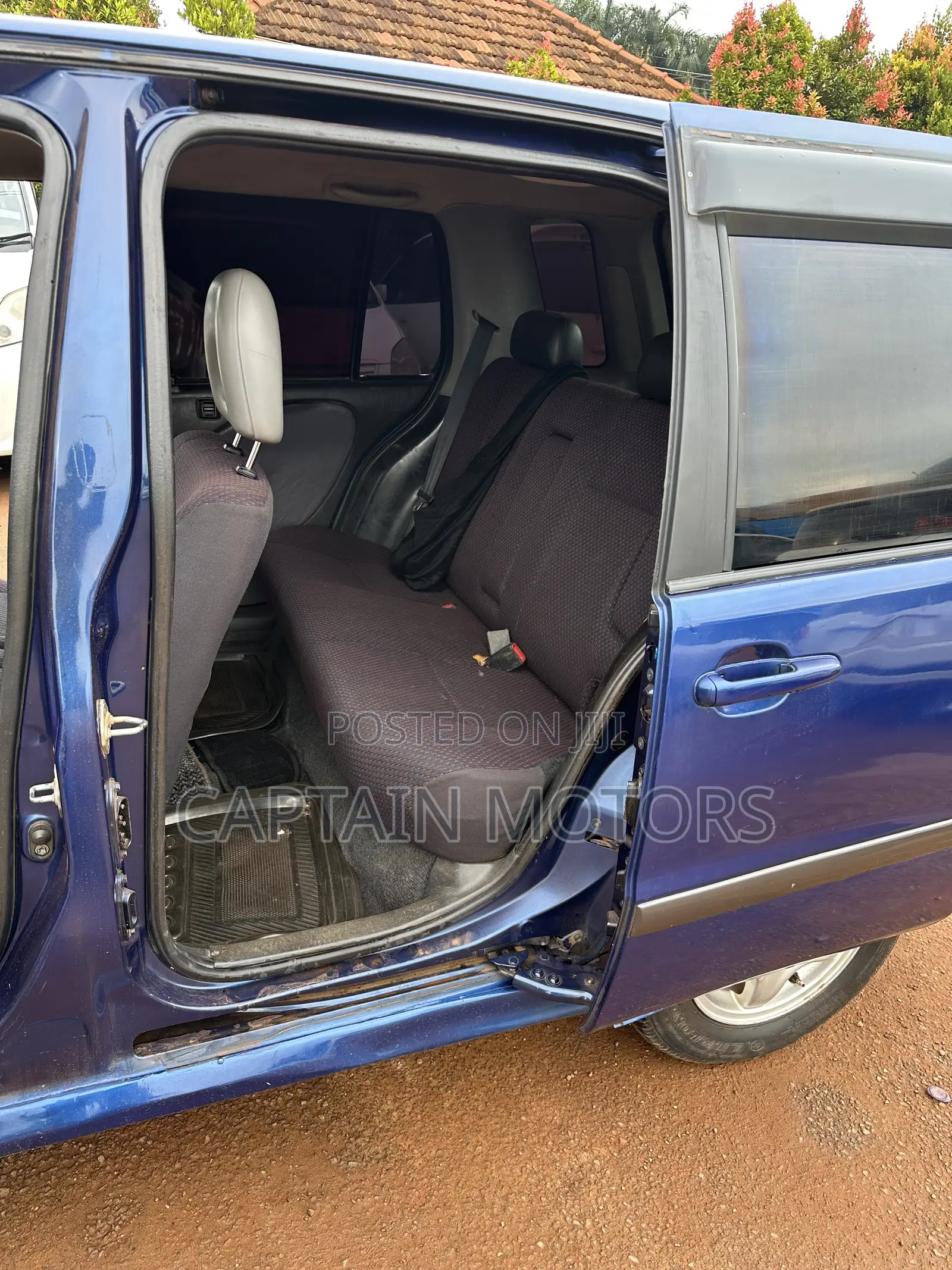 Toyota Raum 2000 Blue