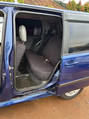 Toyota Raum 2000 Blue