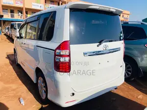 Toyota Noah 2.0 158hp FWD (7 Seater) 2013 White