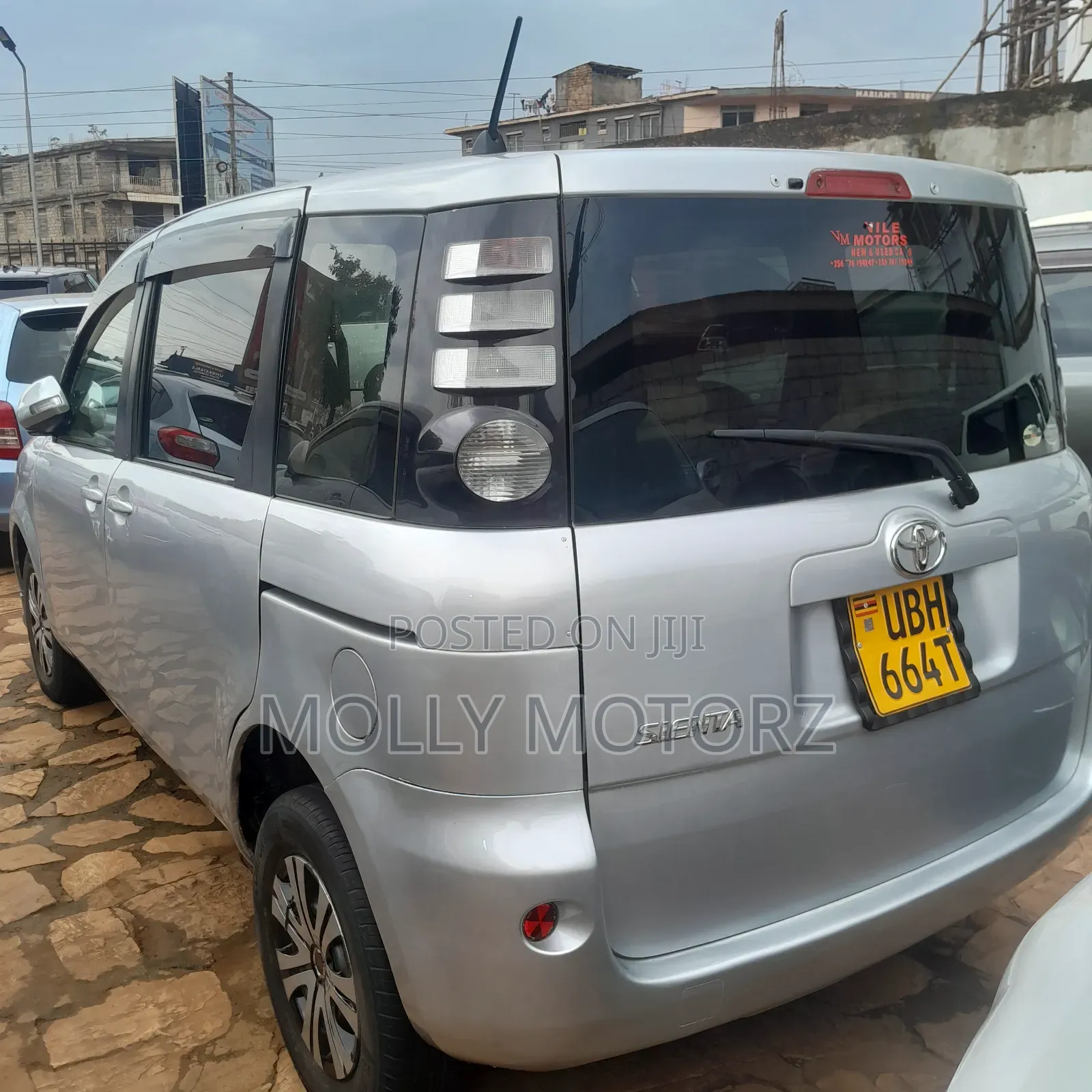 Toyota Sienta 2010 Silver