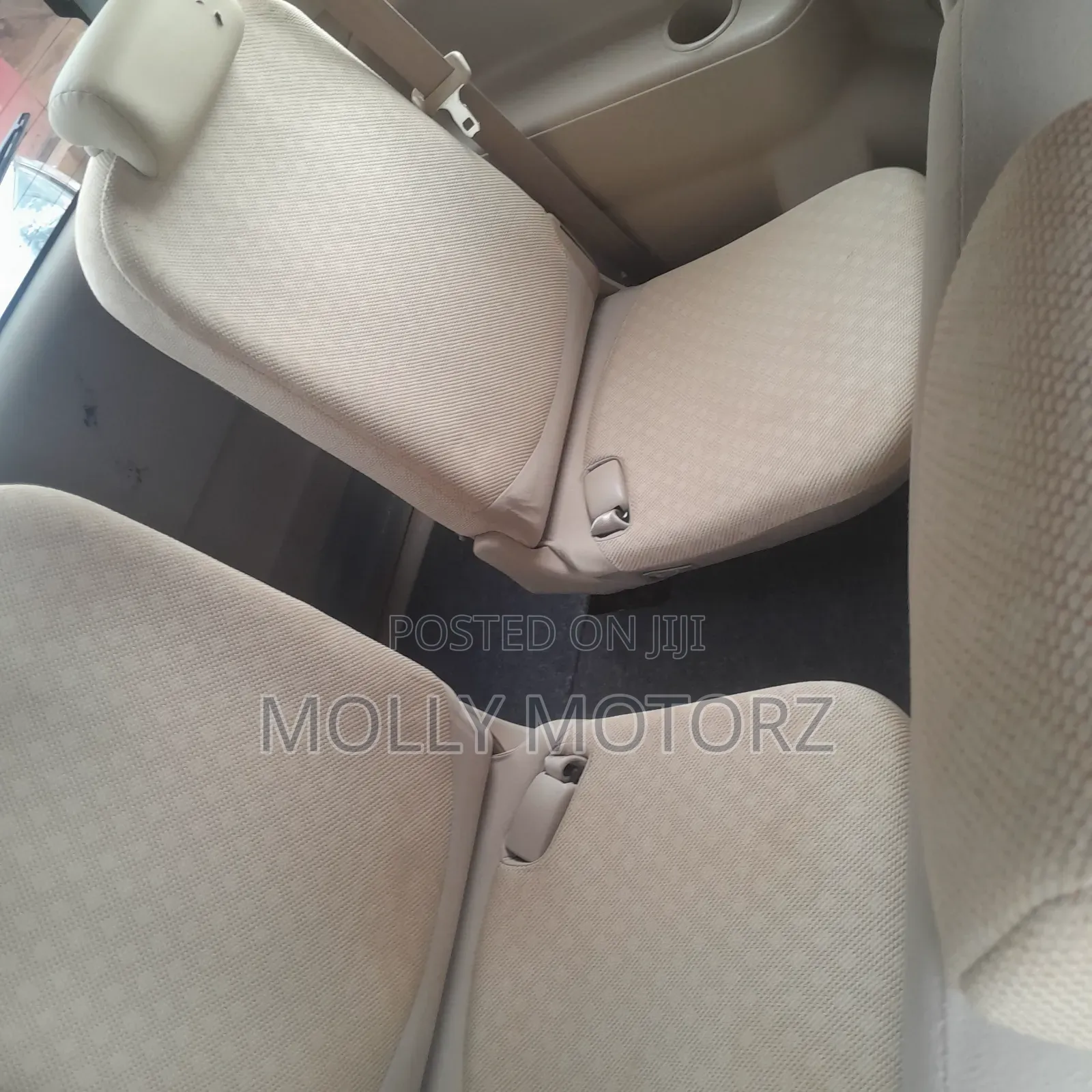 Toyota Sienta 2010 Silver