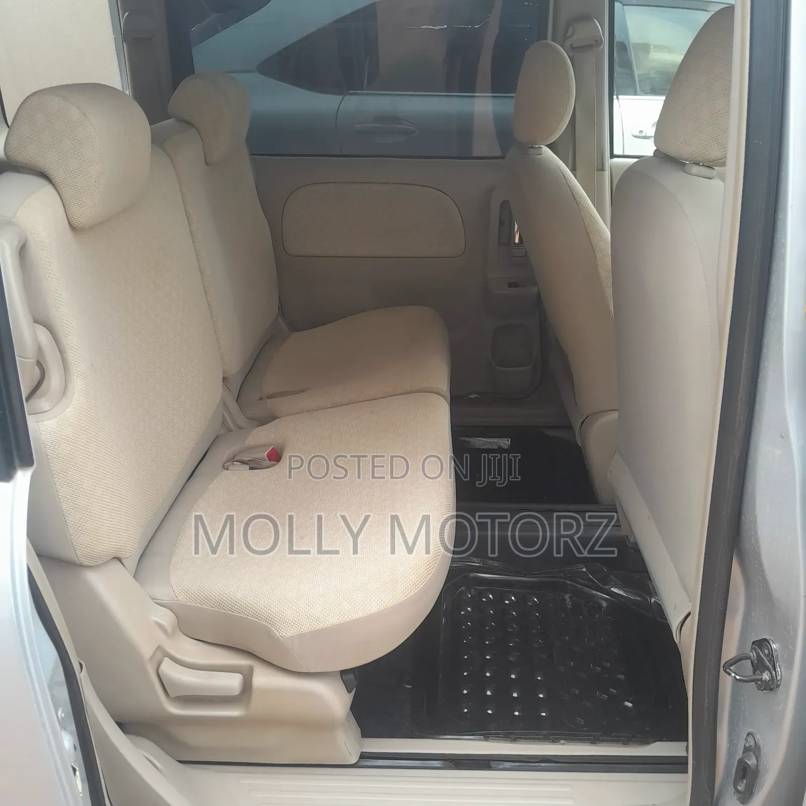 Toyota Sienta 2010 Silver