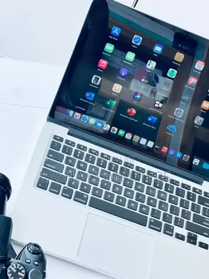 New Laptop Apple MacBook 2017 8GB Intel Core i5 SSD 256GB
