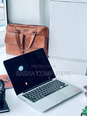 New Laptop Apple MacBook 2017 8GB Intel Core i5 SSD 256GB