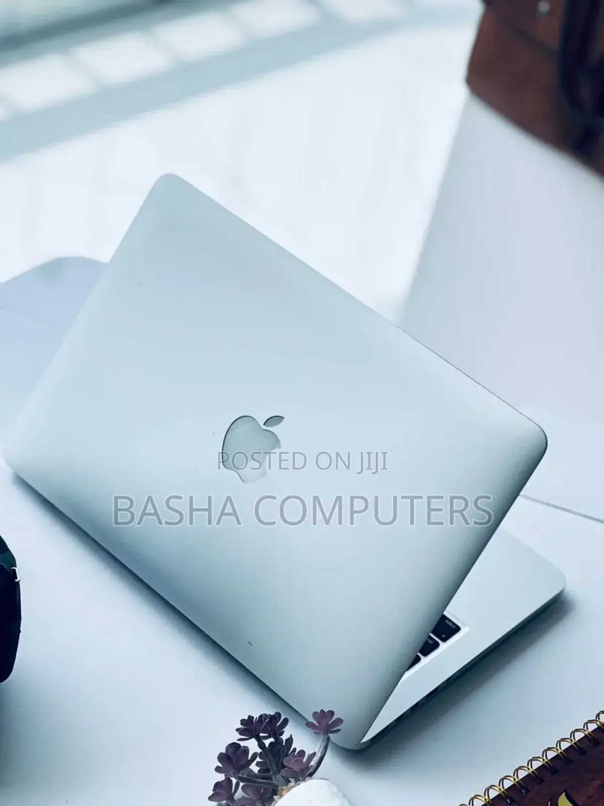 New Laptop Apple MacBook 2017 8GB Intel Core i5 SSD 256GB