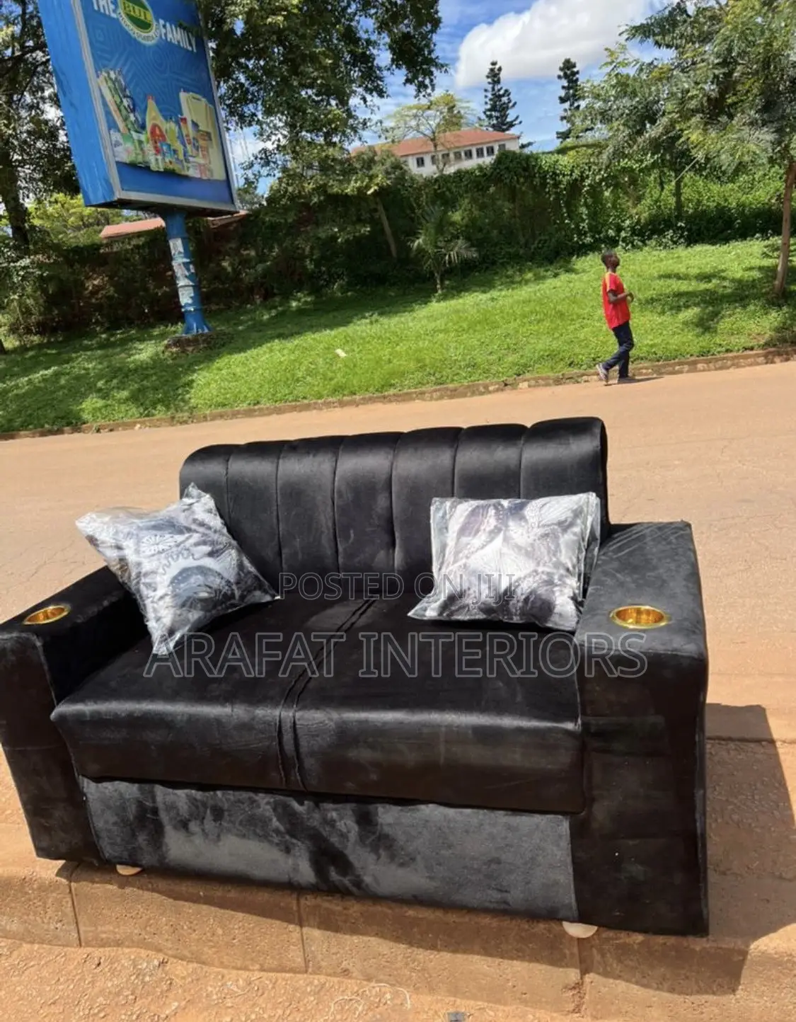 Modern Black Tufted Velvet Loveseat
