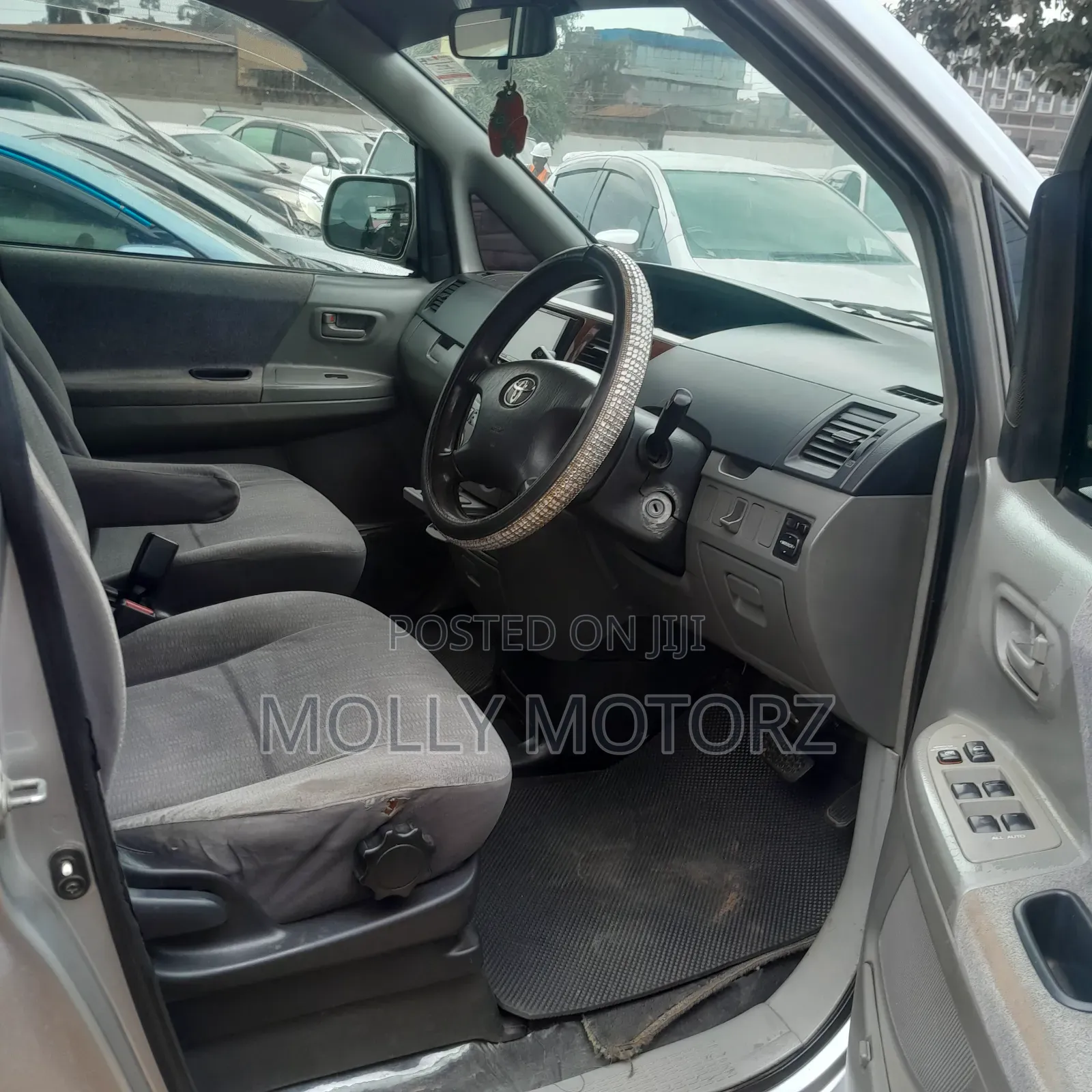 Toyota Noah 2007 Silver