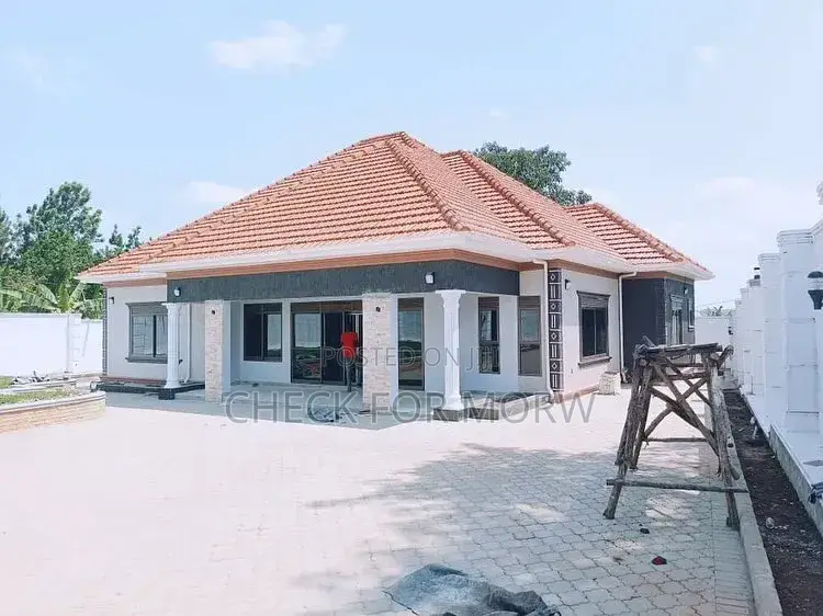 4bdrm House in Kira, Central Division for sale