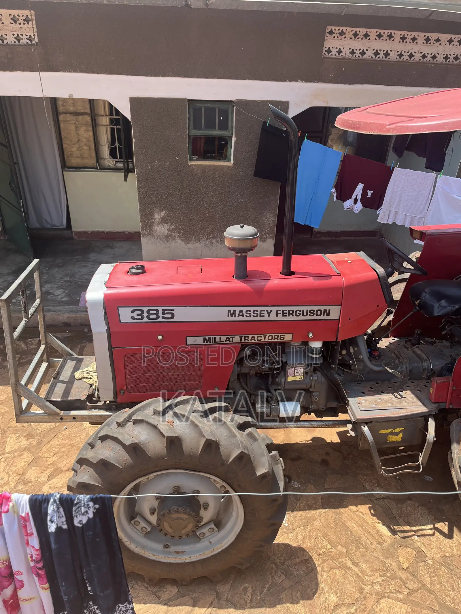 Massey Ferguson 385