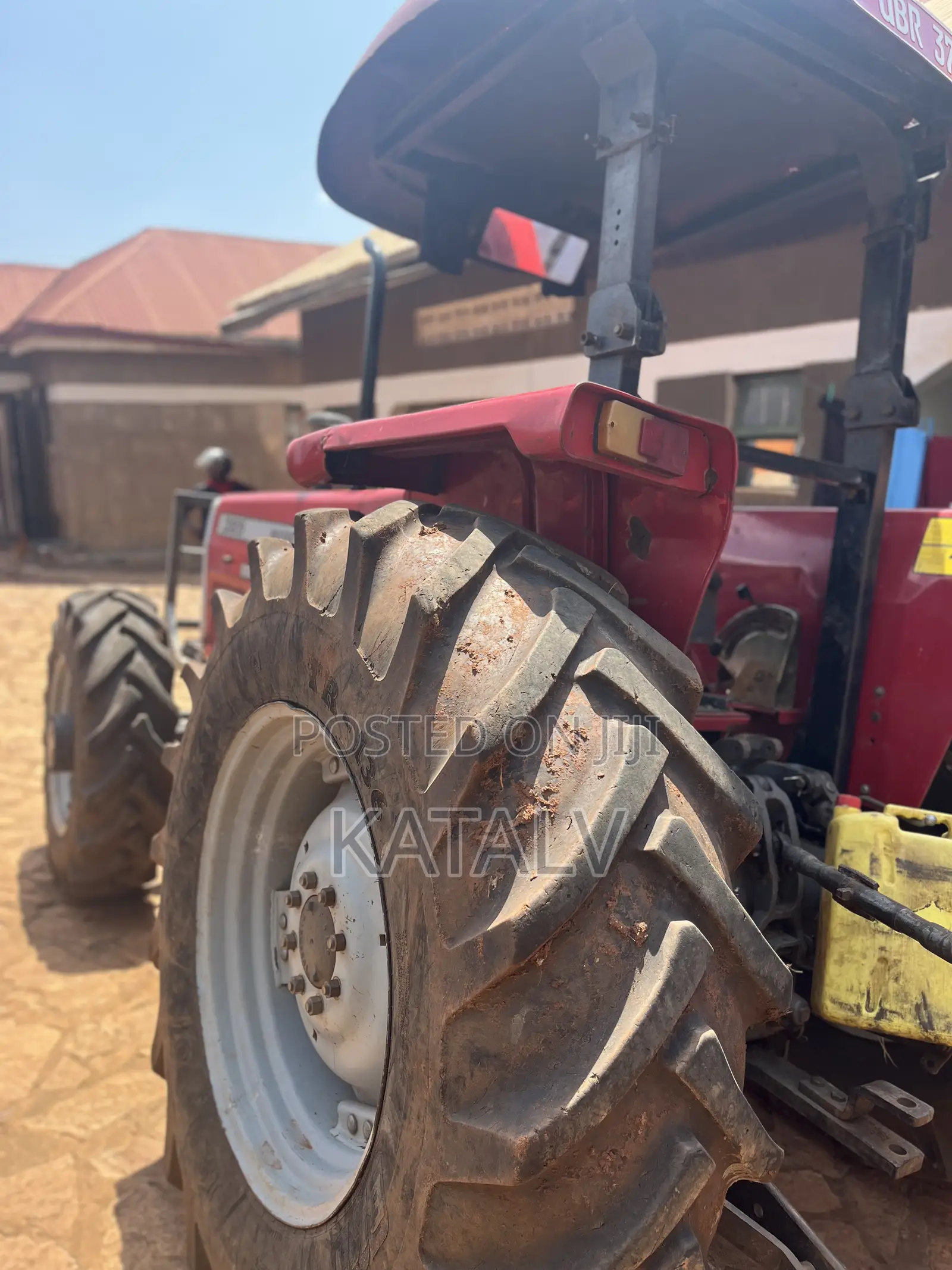 Massey Ferguson 385
