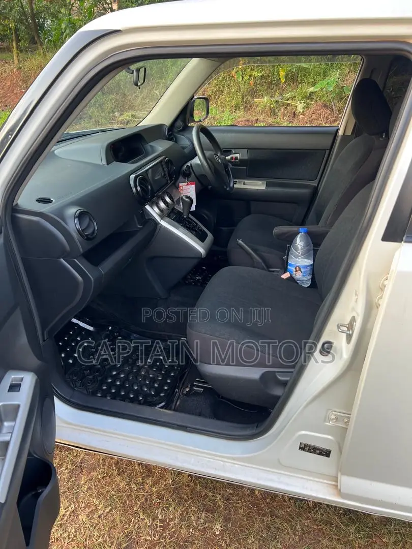 Toyota Corolla Rumion 2011 White