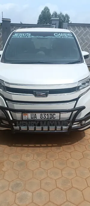 Toyota Noah 2.0 AWD (8 Seater) 2018 White