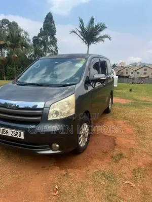 Toyota Noah 2010 Gray