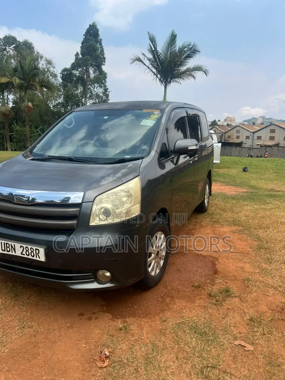 Toyota Noah 2010 Gray