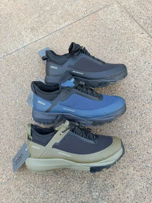 On Men'scloudrock Low Waterproof