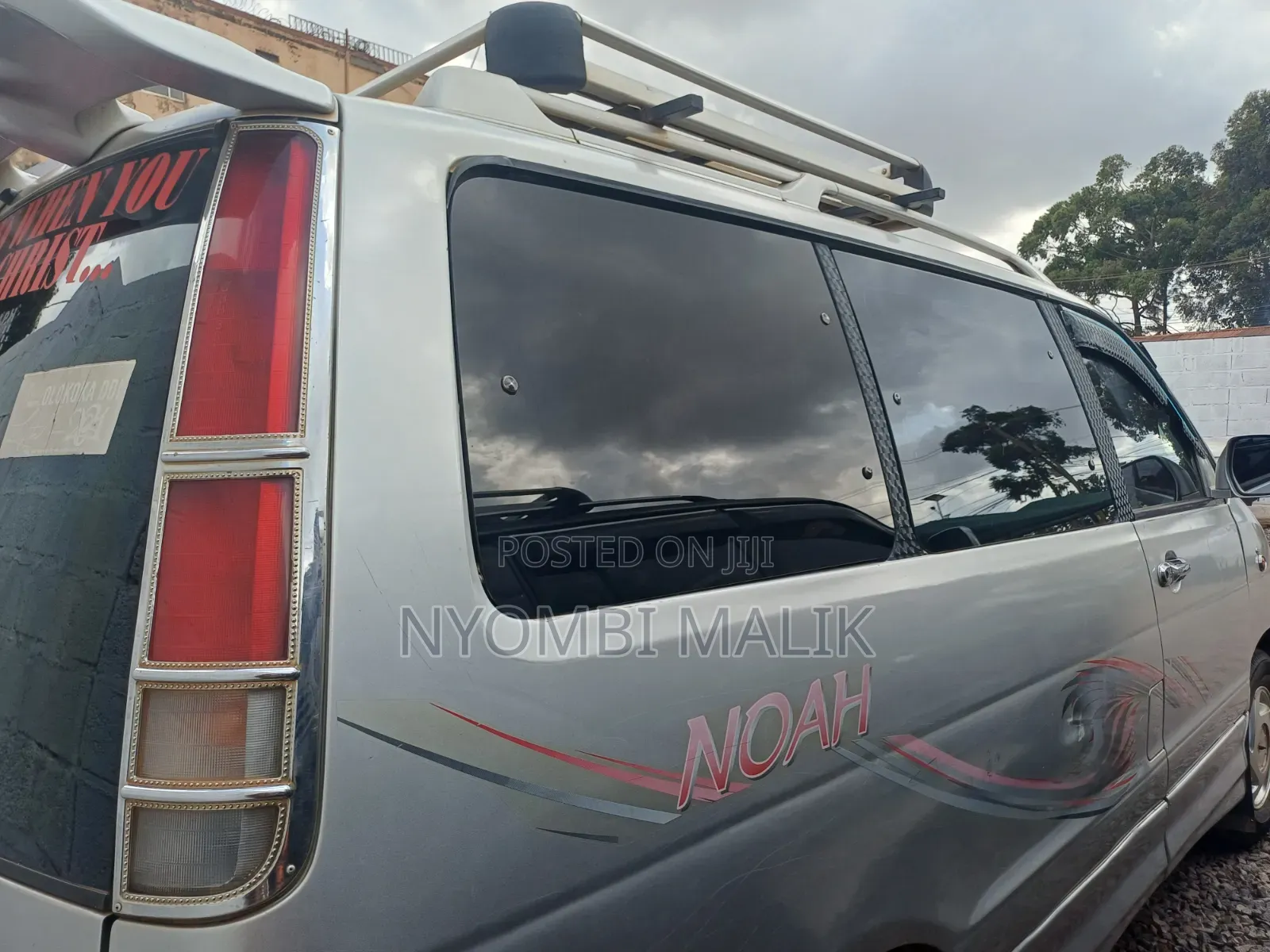 Toyota Noah 2002 Silver