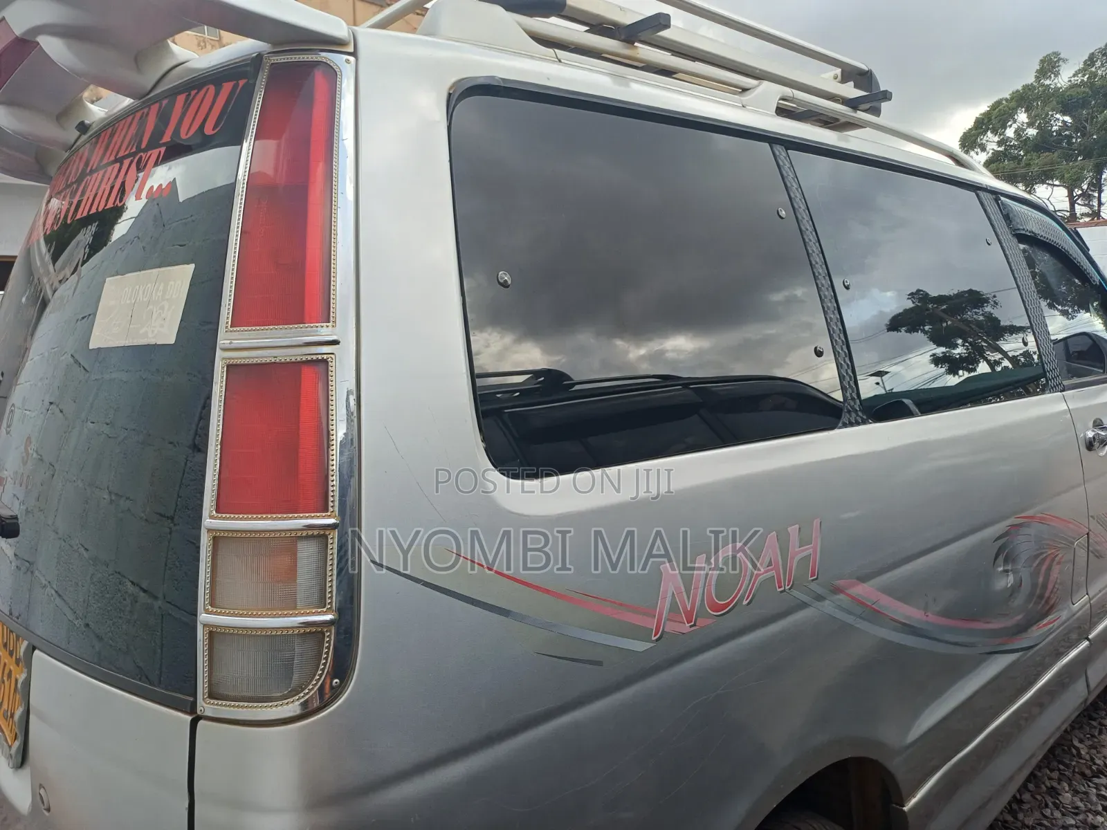 Toyota Noah 2002 Silver