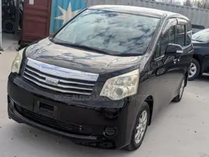 Toyota Noah 2.0 143hp FWD (7 Seater) 2012 Black