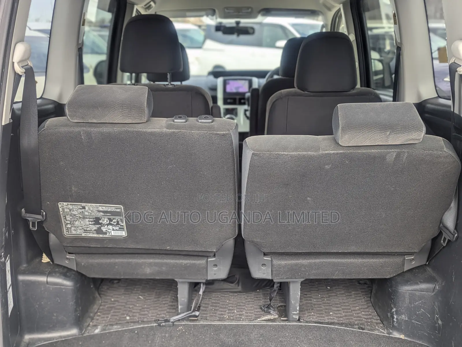 Toyota Noah 2.0 143hp FWD (7 Seater) 2012 Black