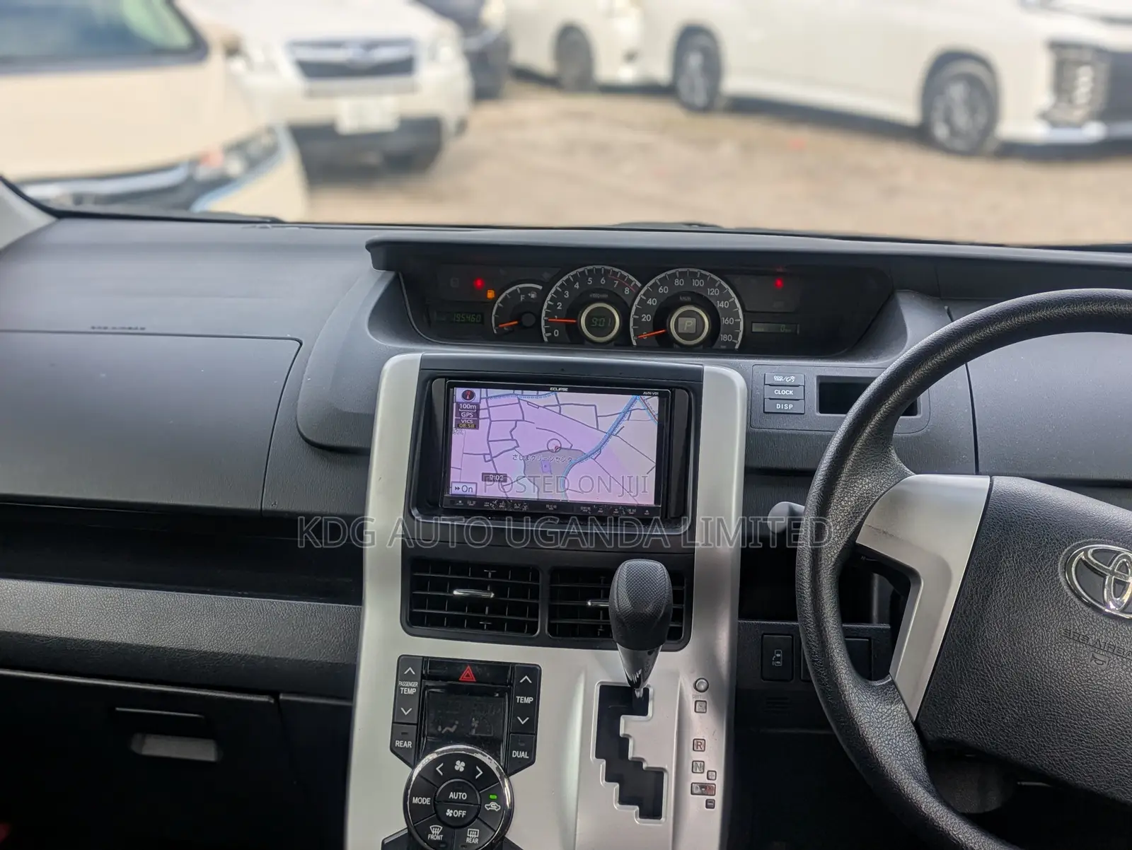 Toyota Noah 2.0 143hp FWD (7 Seater) 2012 Black
