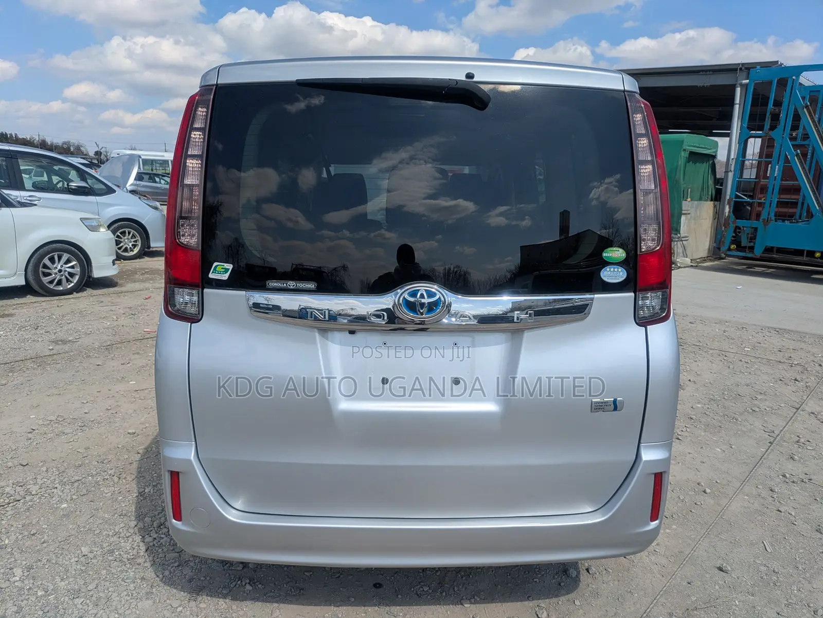 Toyota Noah 1.8 FWD Hybrid (7 seater) 2014 Silver