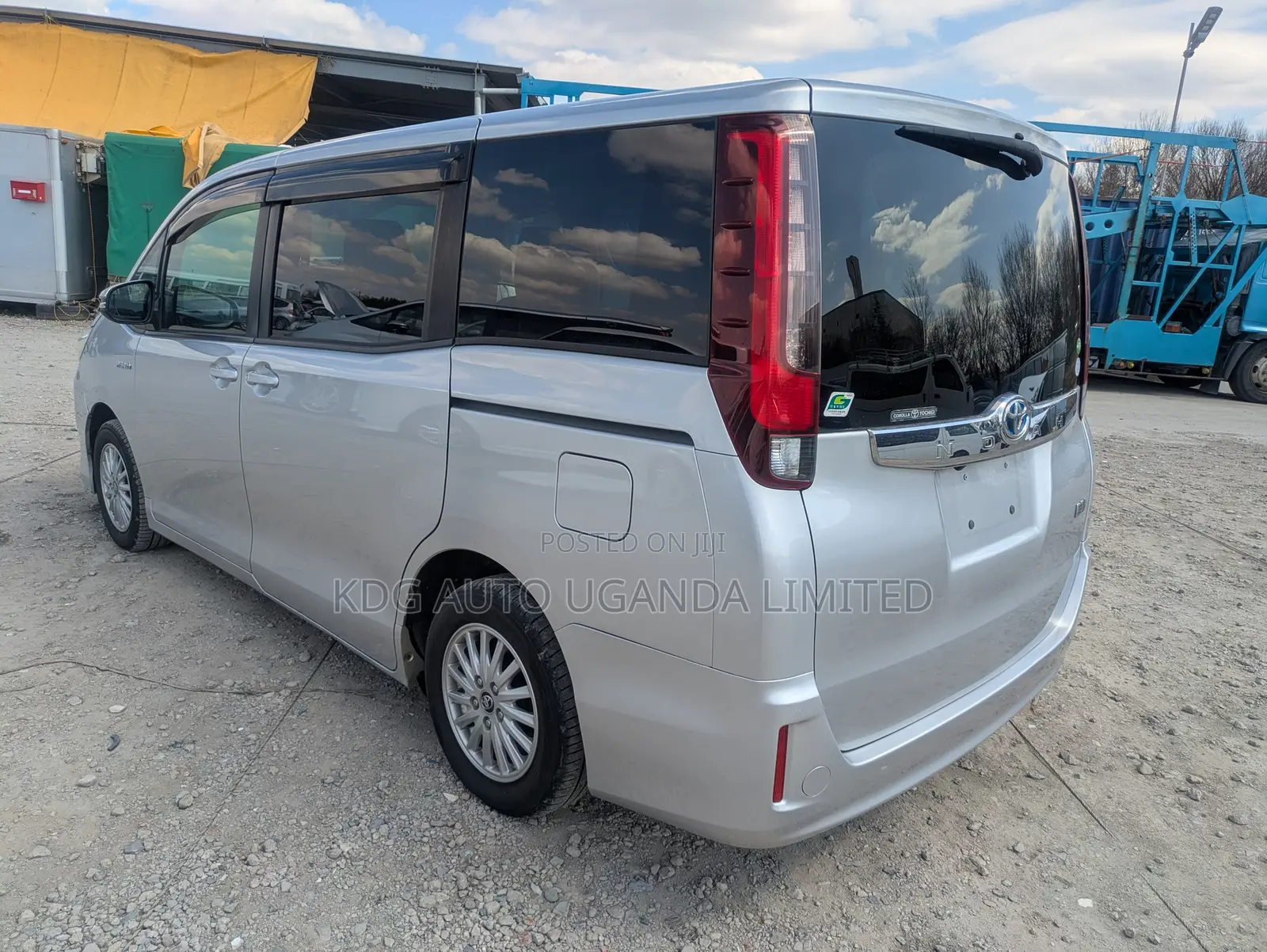 Toyota Noah 1.8 FWD Hybrid (7 seater) 2014 Silver