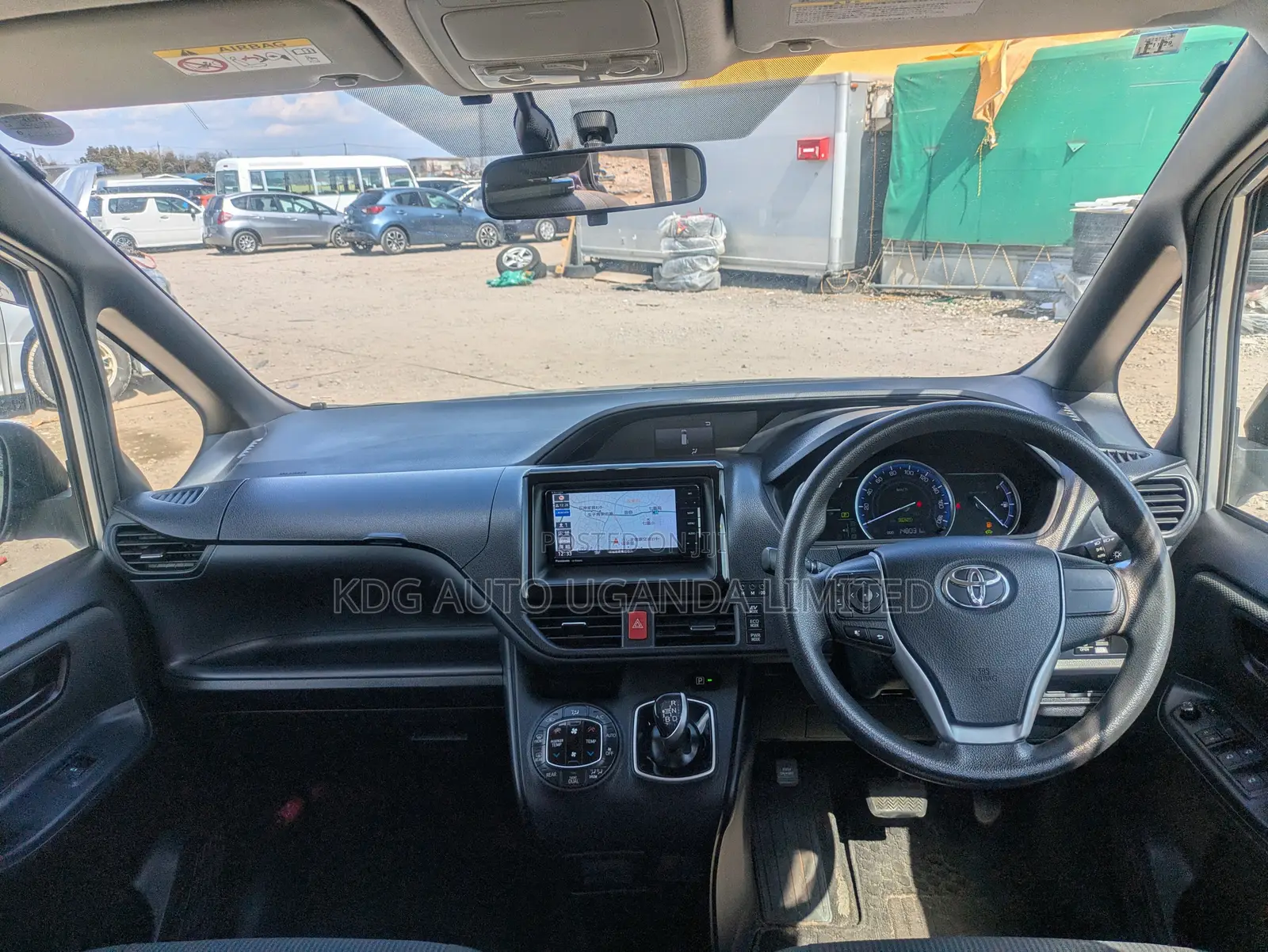 Toyota Noah 1.8 FWD Hybrid (7 seater) 2014 Silver