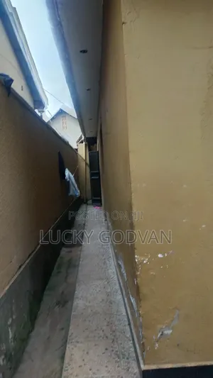 5bdrm House in Kira for sale