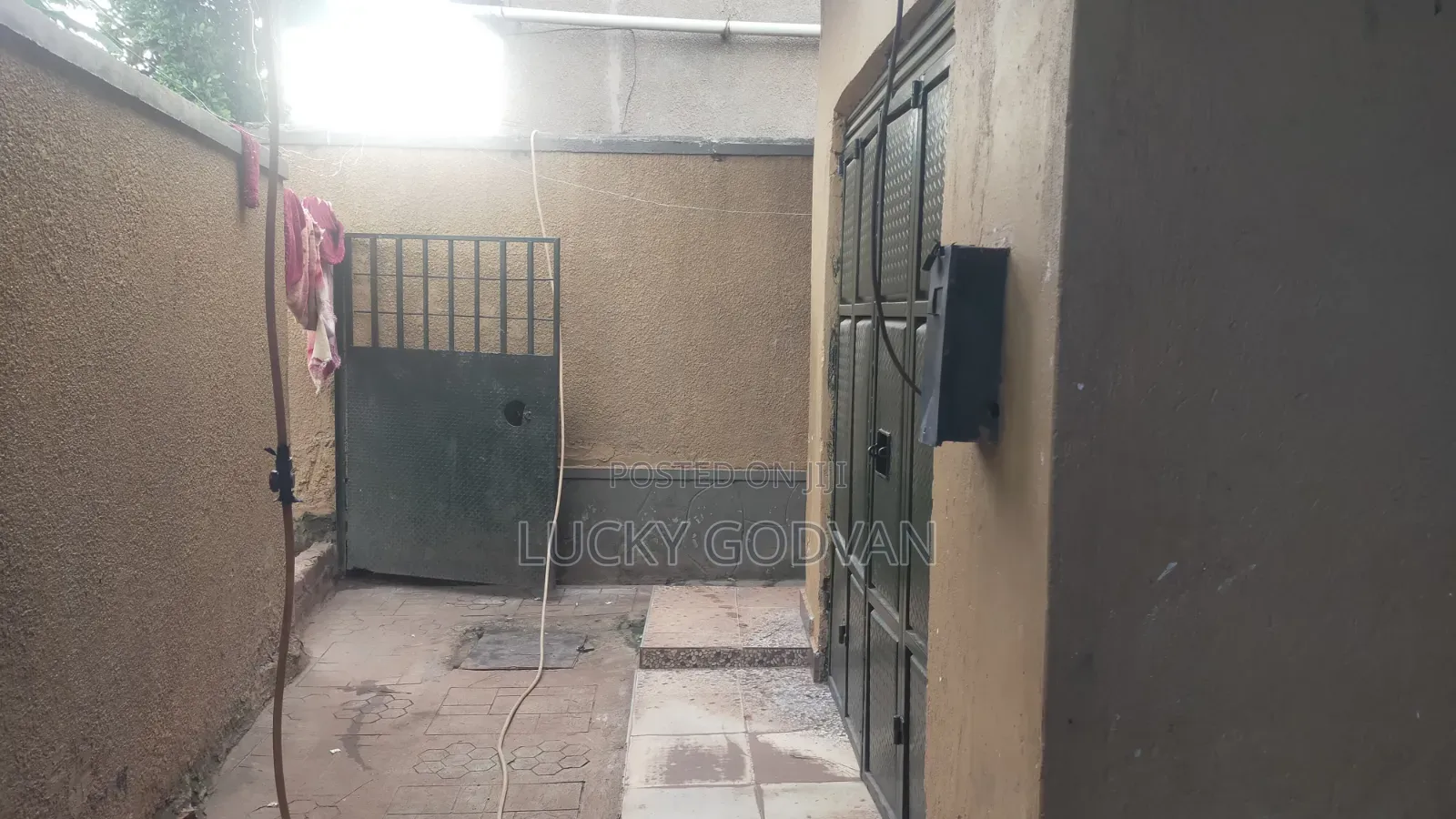 5bdrm House in Kira for sale