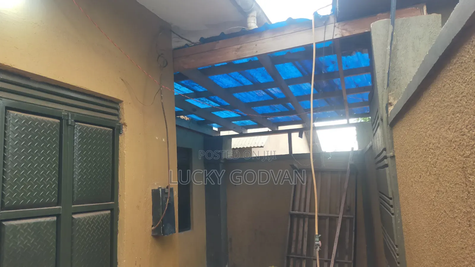 5bdrm House in Kira for sale