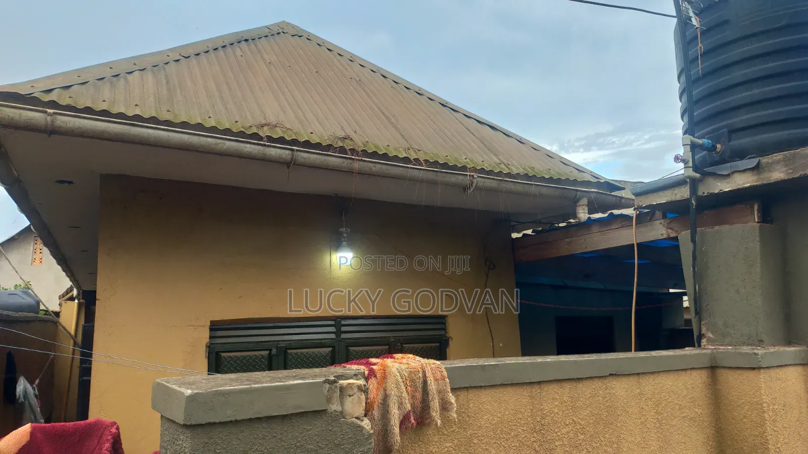 5bdrm House in Kira for sale