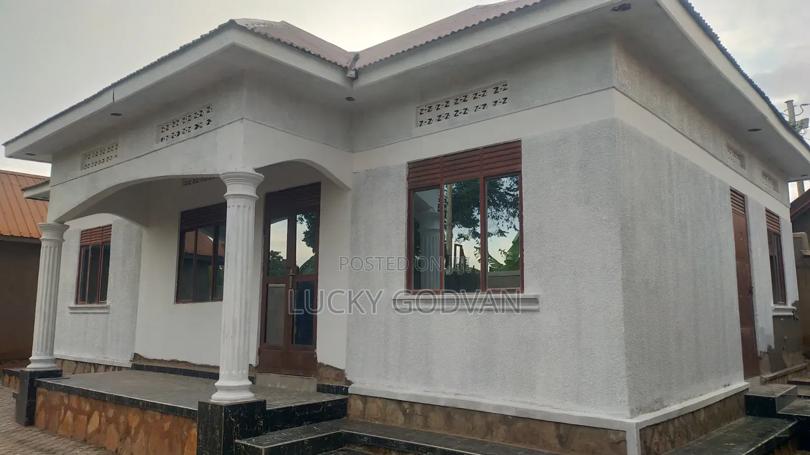 3bdrm Bungalow in Kira for rent