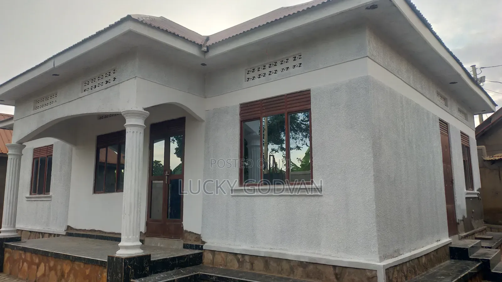 3bdrm Bungalow in Kira for rent